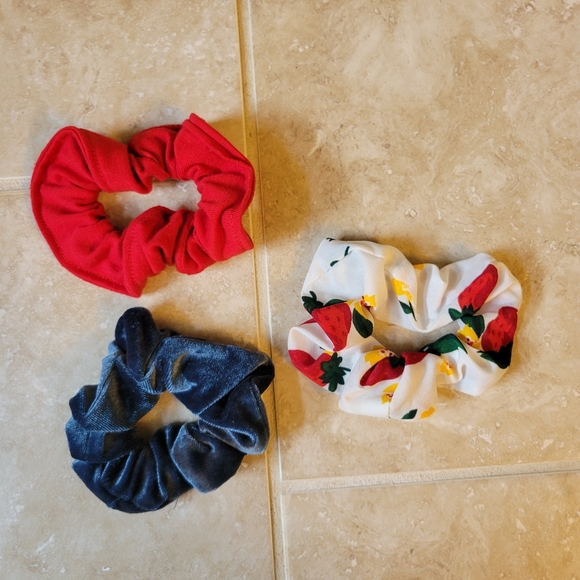 15 Scrunchies - Picture 2 of 4